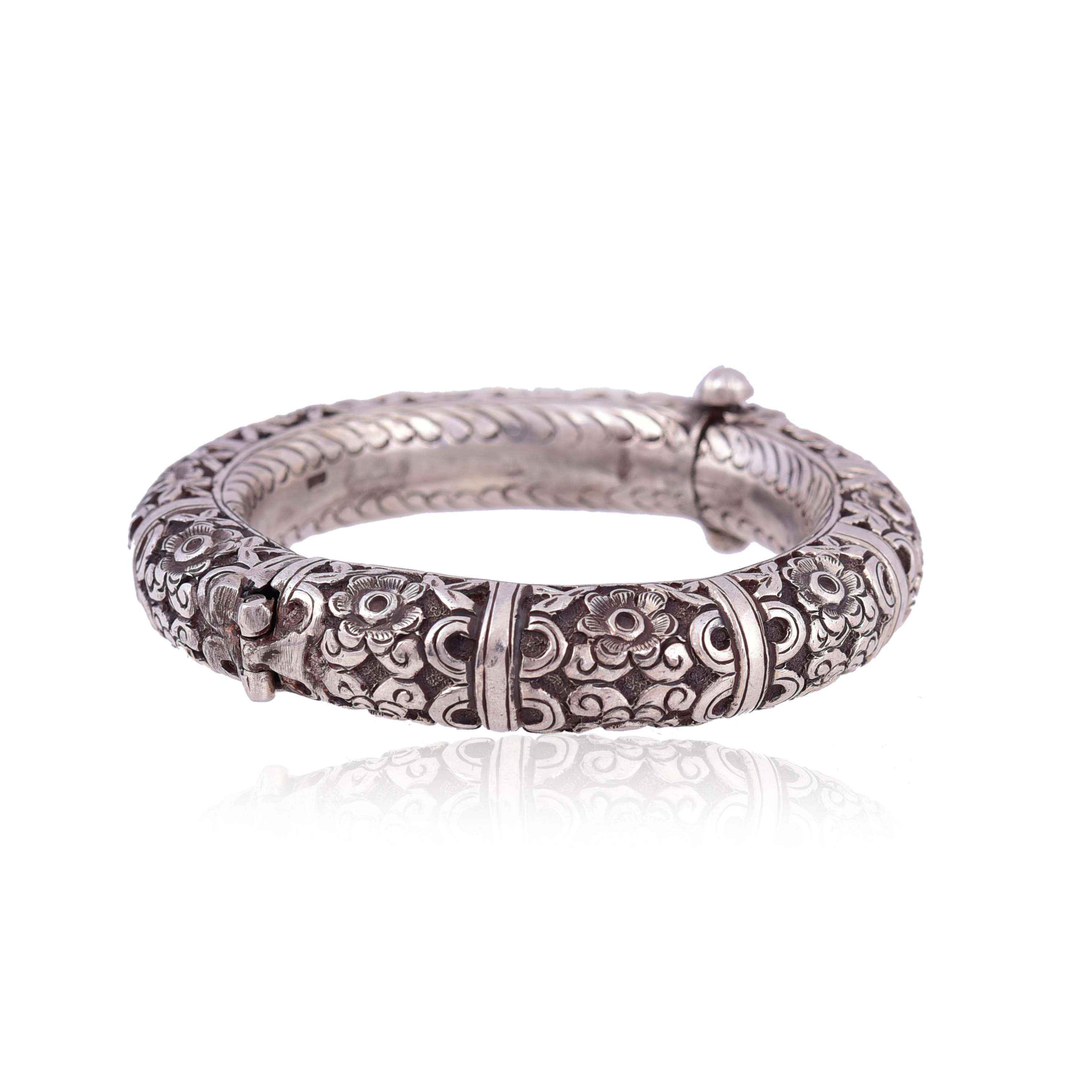 silver-traditional-floral-karda-bangle-sku-5898